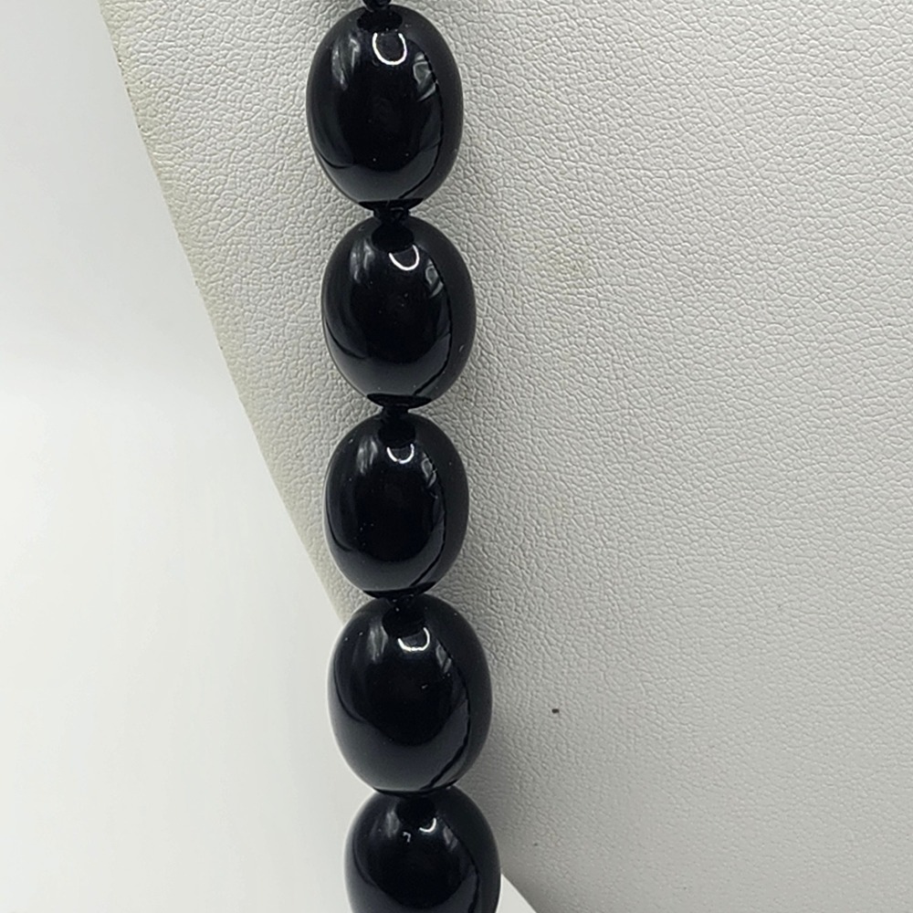 Trifari Vintage Black Oval Bead Knotted Necklace Gold Tone Spring Ring Clasp - Picture 3 of 8